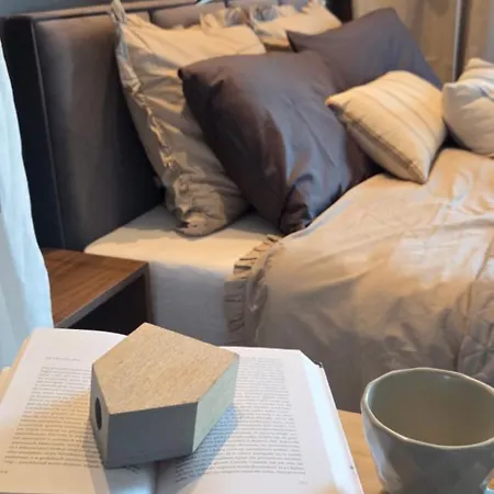 57 , Kawalerka Z Widokiem Na Jezioro